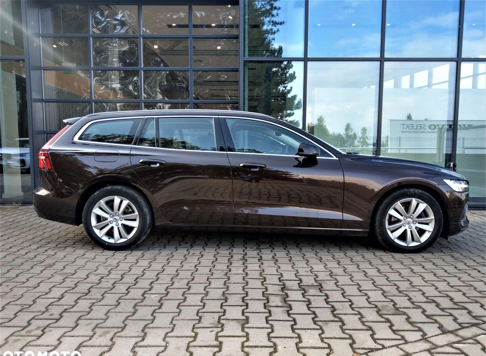 Volvo V60 cena 119900 przebieg: 139998, rok produkcji 2020 z Suchowola małe 466
